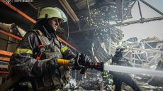 Удар по типографии в Харькове: спасатели потушили пожар, уже 21 пострадавший