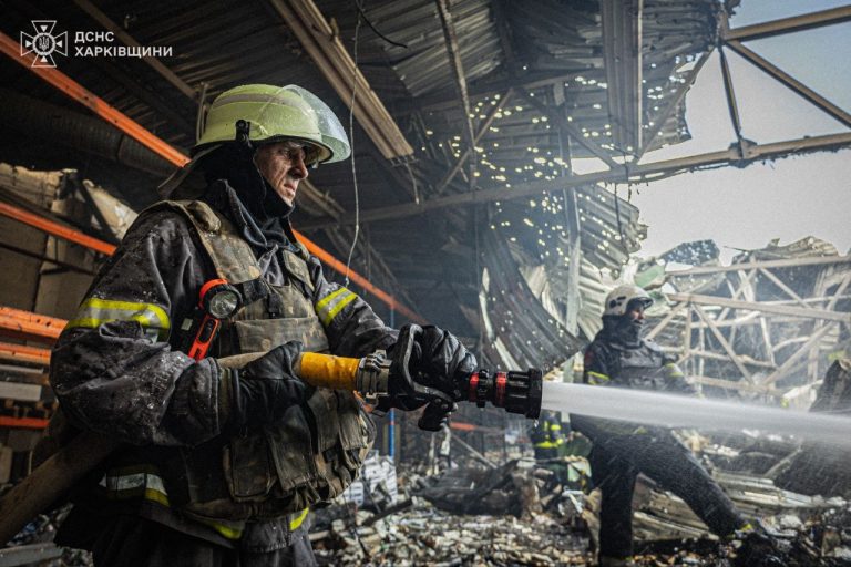 Удар по друкарні в Харкові: рятувальники загасили пожежу, уже 21 постраждалий