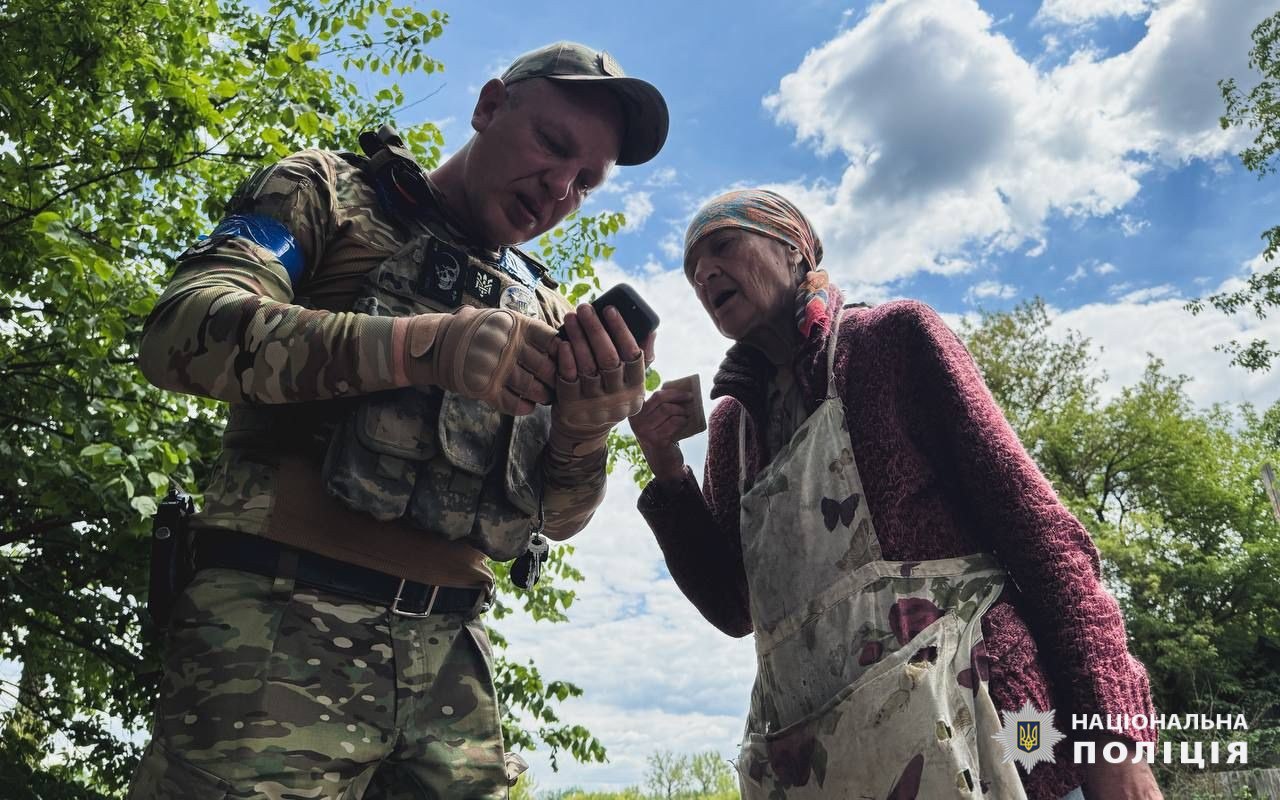Ехал забирать людей из Волчанска: в Харькове простились с полицейским (видео)