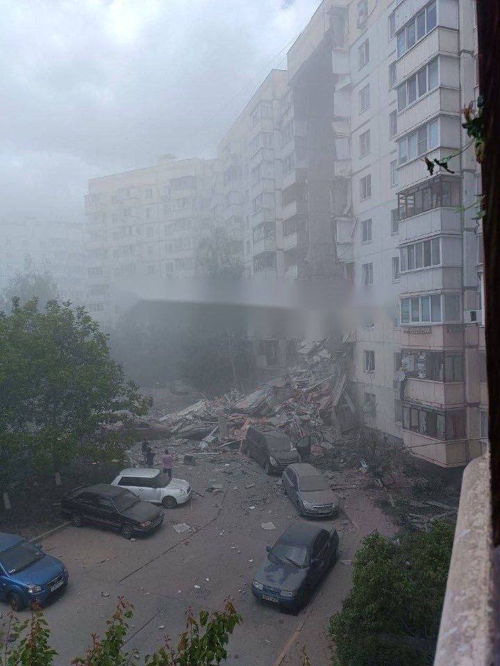 Під’їзд 10-поверхівки обвалився у Бєлгороді. Перед вибухом не було удару