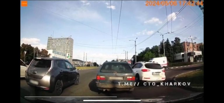 Водителя, не пропустившего скорую на дороге, копы задержали в Харькове