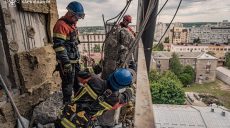 Как в Харькове спасатели разбирали последствия удара россиян, показала ГСЧС