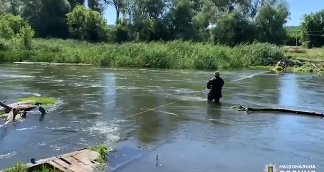 Понтонну переправу ворога виявили поблизу Ізюма: вилучені артснаряди (відео)