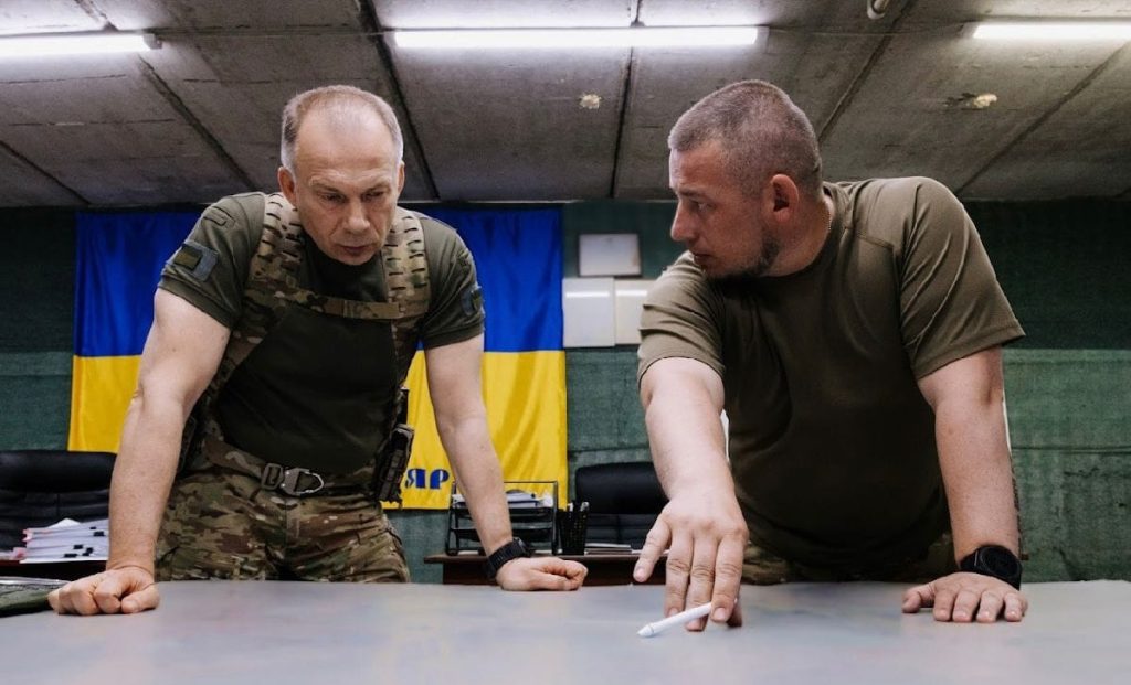 Сырский посетил бригады, ведущие бои в Волчанске и под Харьковом