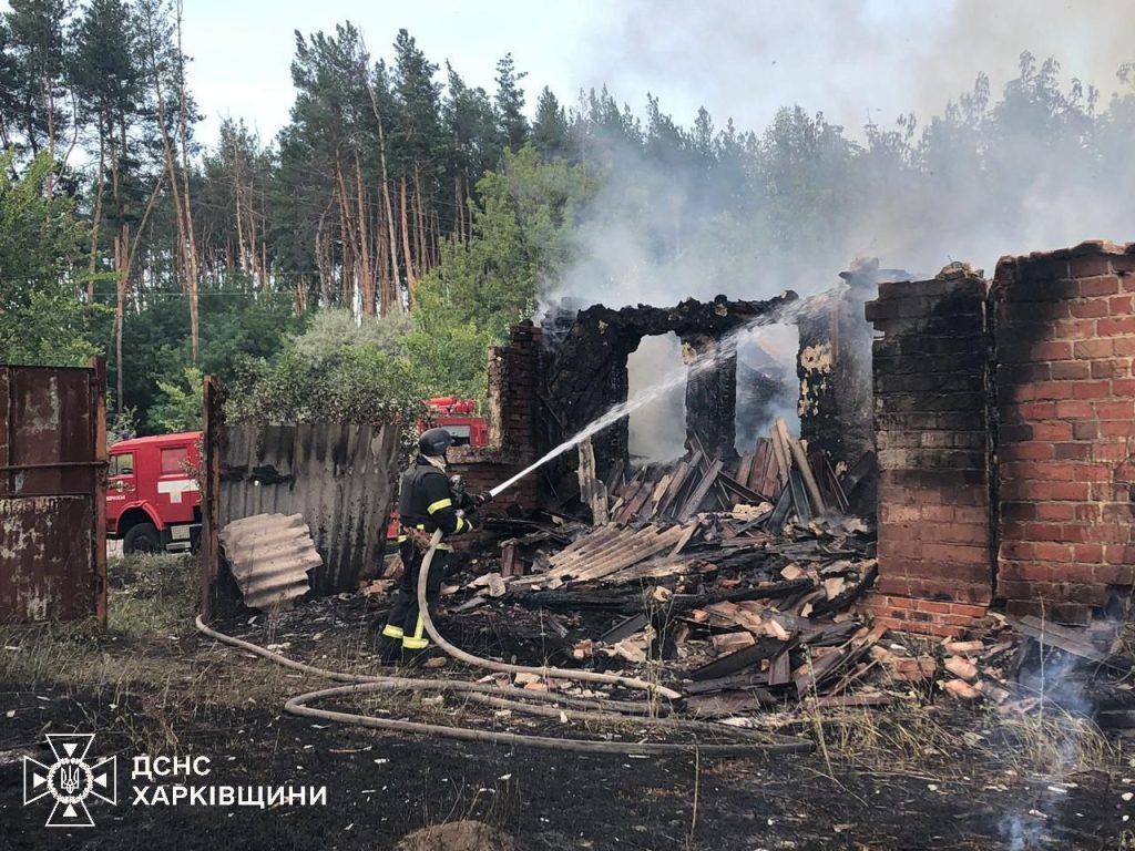 Чоловік загинув через обстріл села на Харківщині: ХОВА та ДСНС про удари