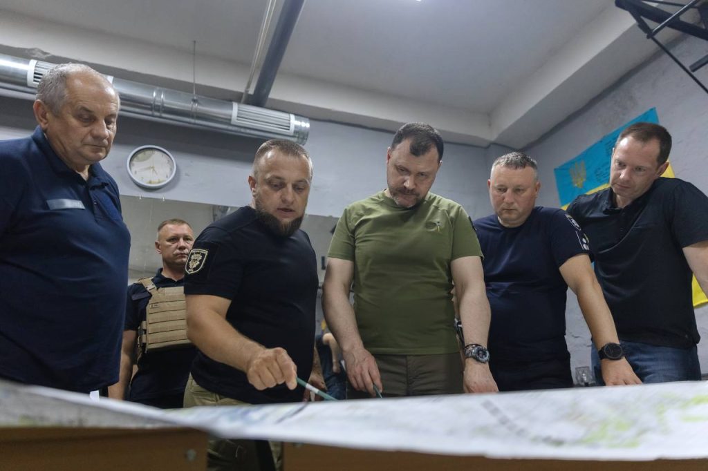 Міністр МВС провів нараду в прикордонні Харківщини: що обговорювали