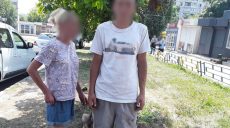 На Салтівці серед білого дня чоловік і жінка напали на перехожого