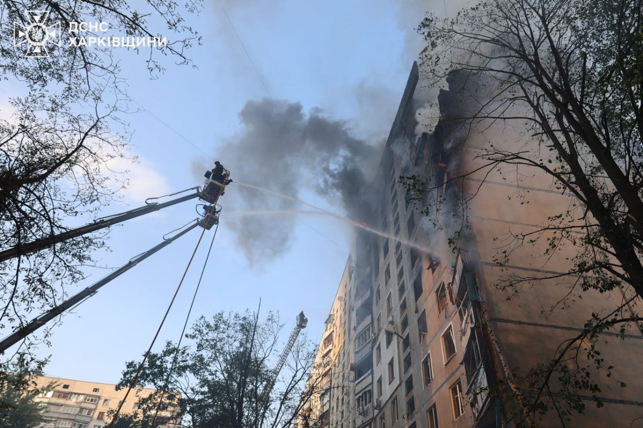 Удар по Харькову: водитель троллейбуса погиб, пытаясь спасти жену