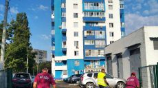 Последствия ночной атаки устраняют коммунальщики Харькова (фото)