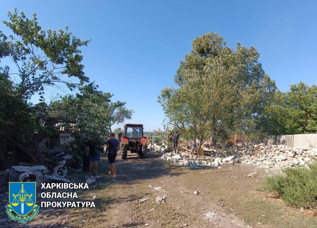 Одна загибла, двоє поранених через удар росіян по селу на Харківщині