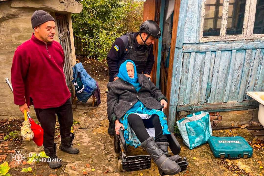 Евакуація на Харківщині: куди привозять людей і як допомагають