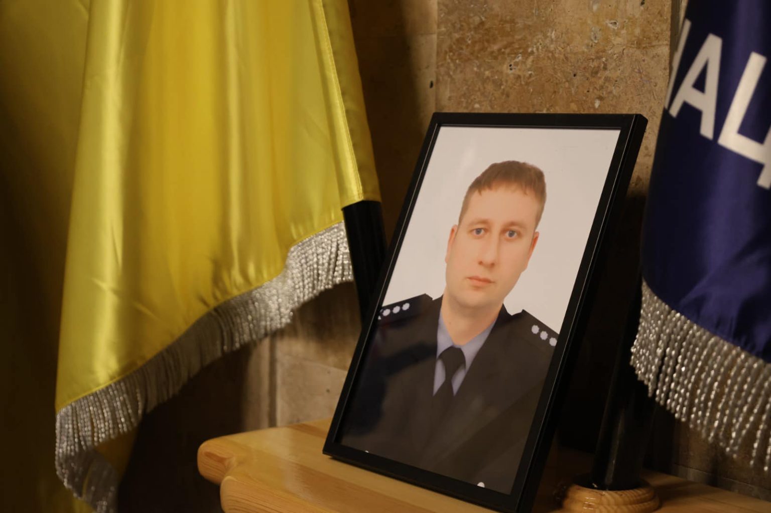 В Харькове простились с полковником полиции, погибшим из-за удара РФ (фото)