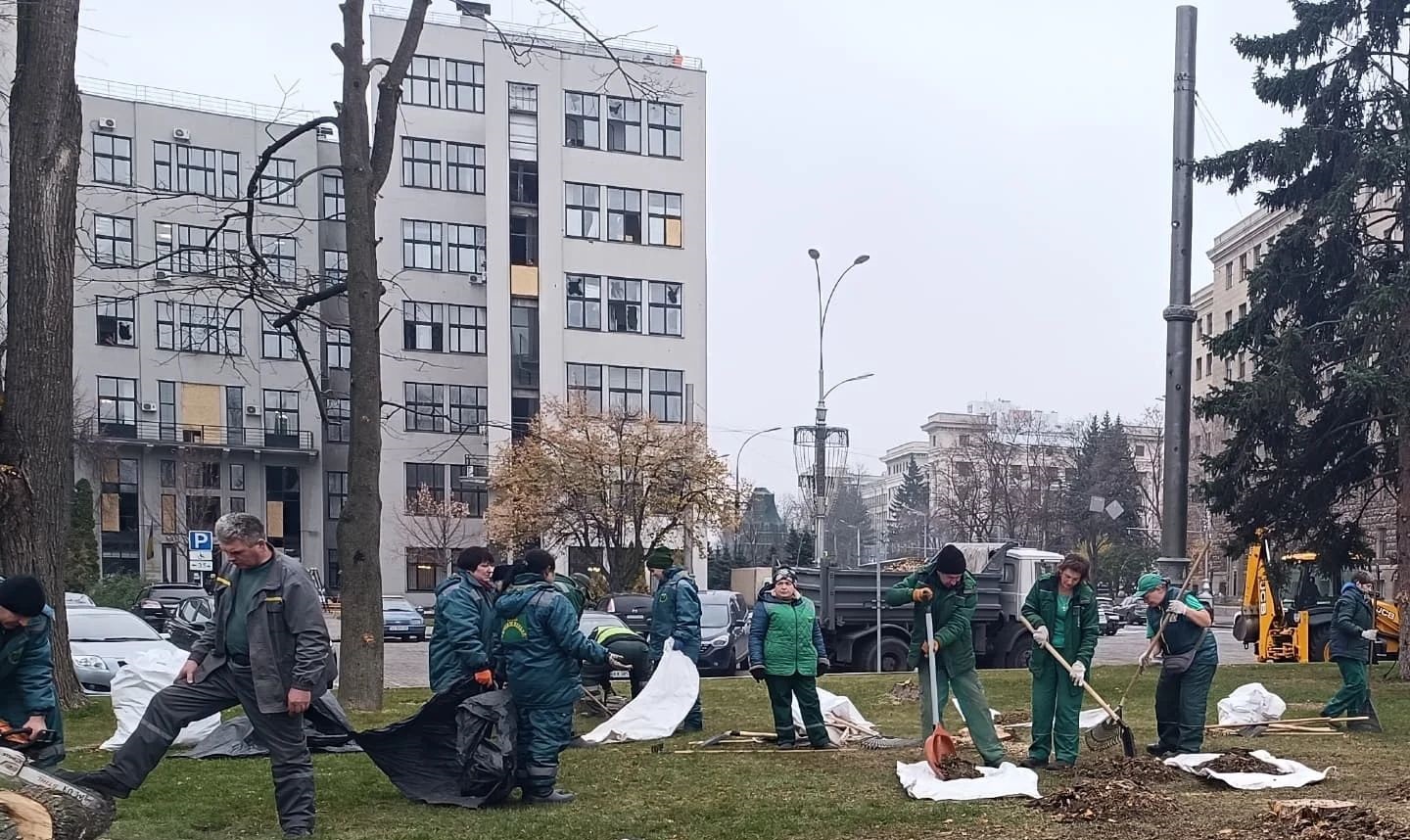 В Харькове на месте «прилета» у Госпрома уже вымыли брусчатку (фото)