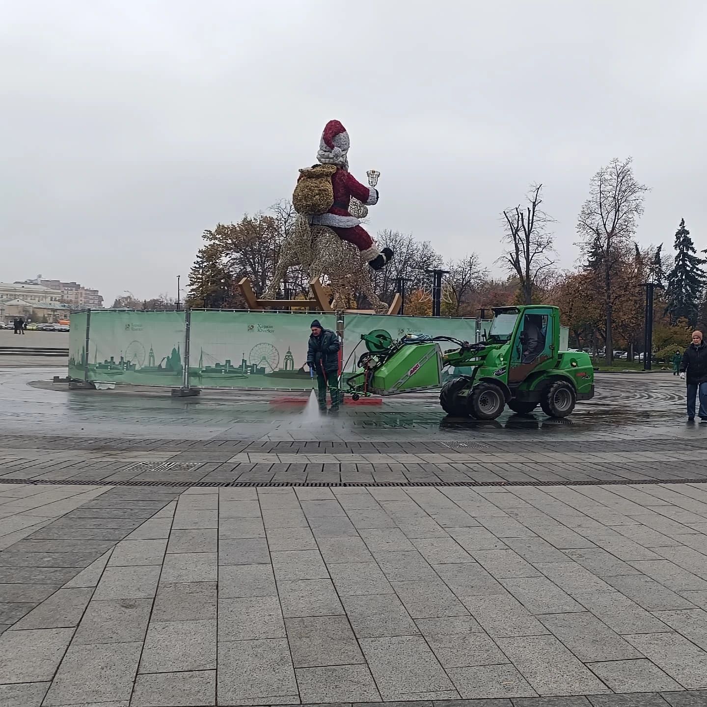Прилет по площади Свободы в Харькове 8 ноября 2024