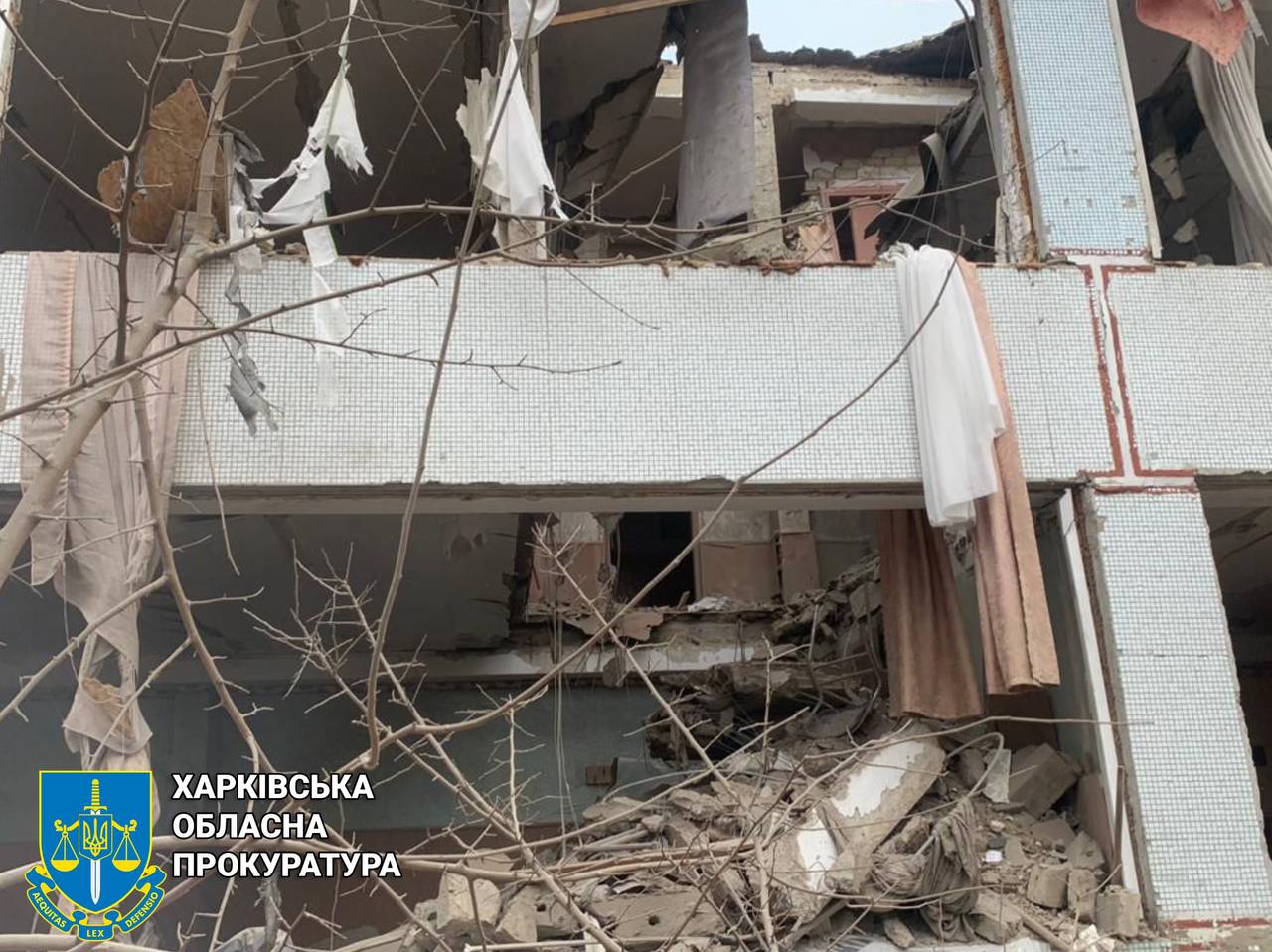 РФ атакувала Куп’янщину: поранений літній чоловік, пошкоджений ліцей (фото)