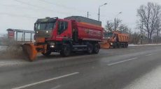 Более 2,5 тонн противогололедных материалов использовали дорожники на выходных