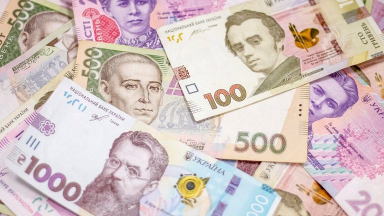 Замість померлої матері жінка отримувала виплати на Харківщині