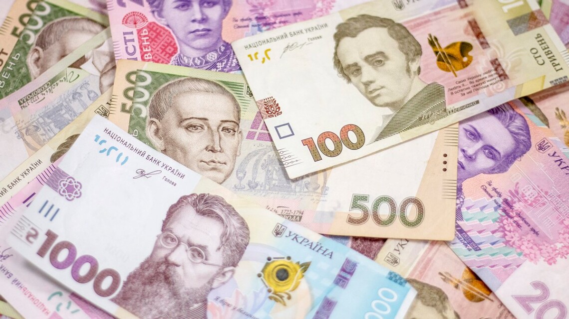 Вместо умершей матери женщина получала выплаты на Харьковщине