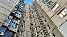 Процес відновлення багатоповерхівки на Північній Салтівці показала мерія