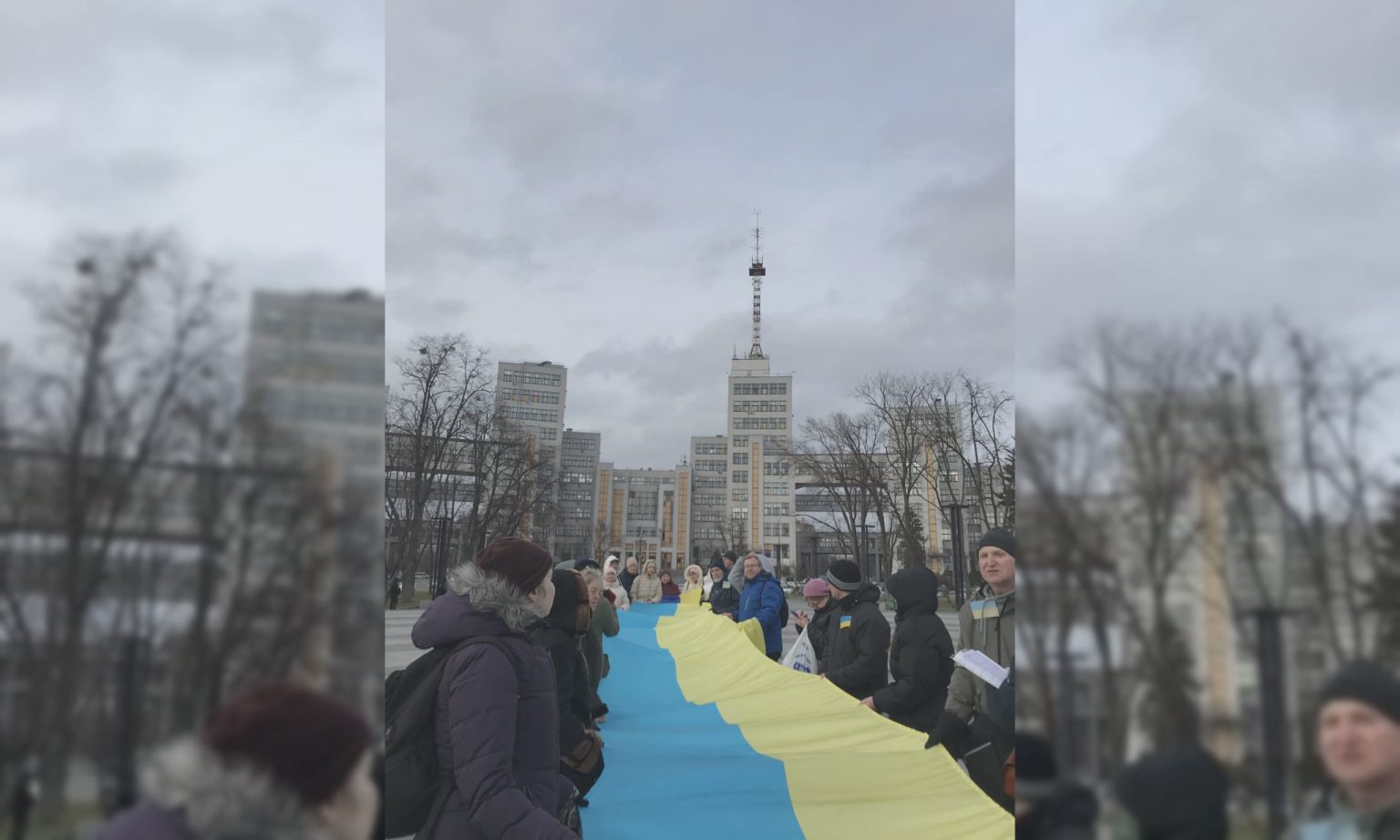 День Соборности Украины: в центре Харькова развернули большой флаг (фото)