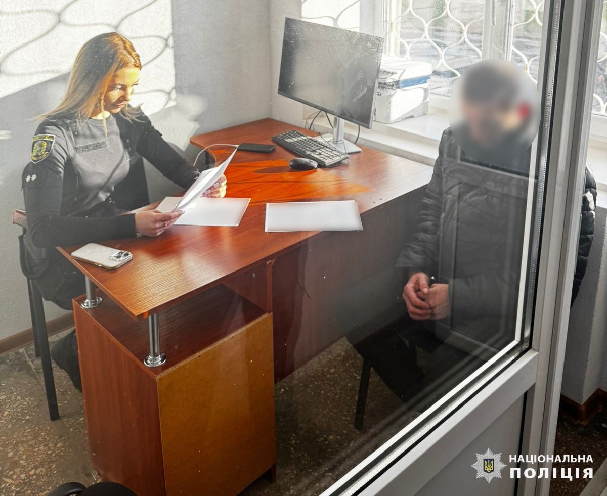 У Харкові у трамваї пограбували чоловіка