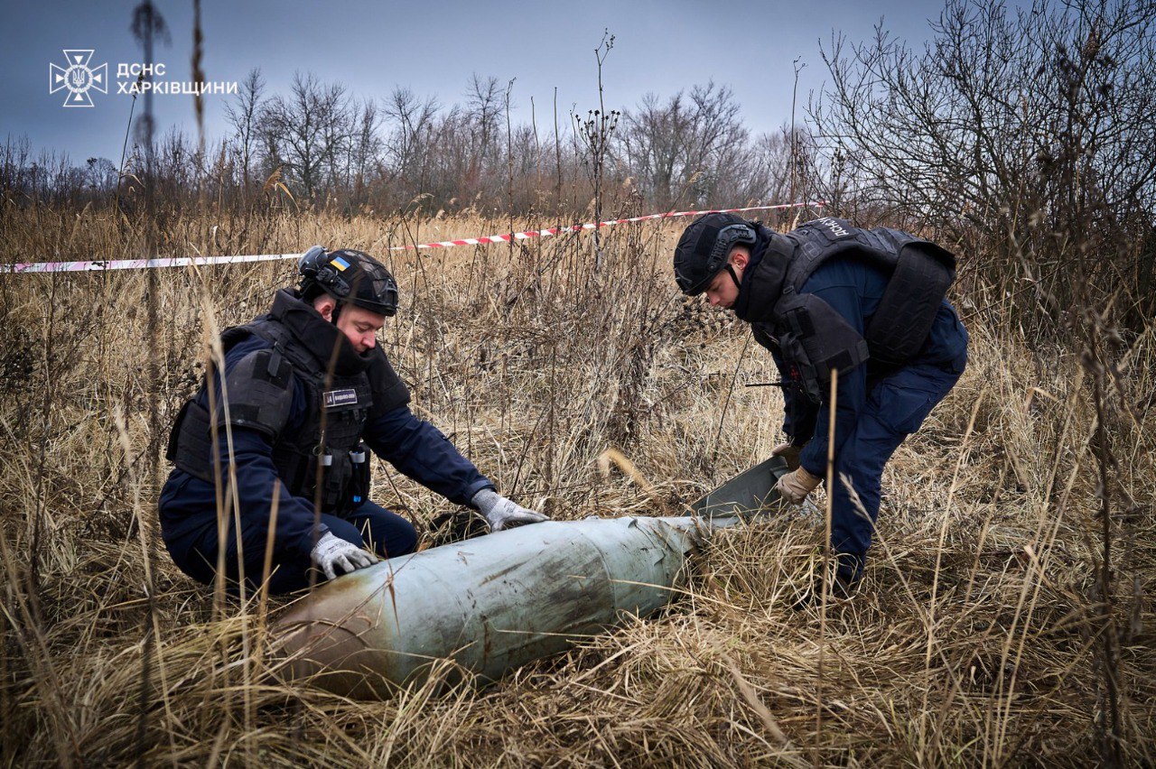Бомбардировка Харьковщины: в ГСЧС сообщили о разрушениях и неразорвавшейся АБ