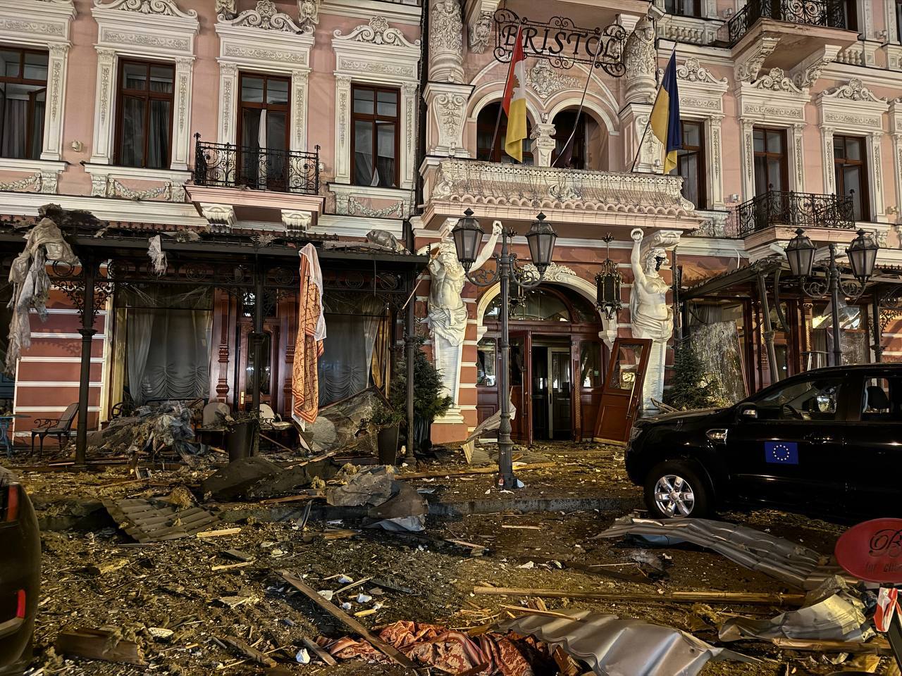 Атака по Одессе: двое раненых, пострадала историческая гостиница «Бристоль» 📷