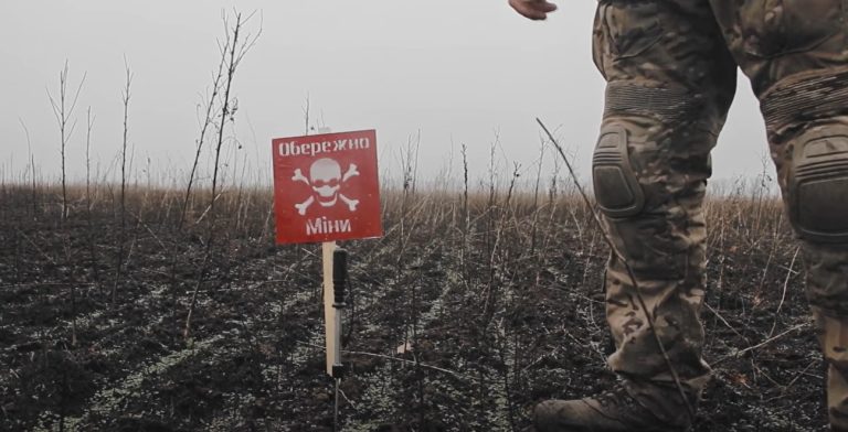 Серьезные травмы: на Харьковщине подорвался тракторист