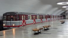 Весь транспорт Харькова — к единой гамме: в метро начали перекрашивать поезда