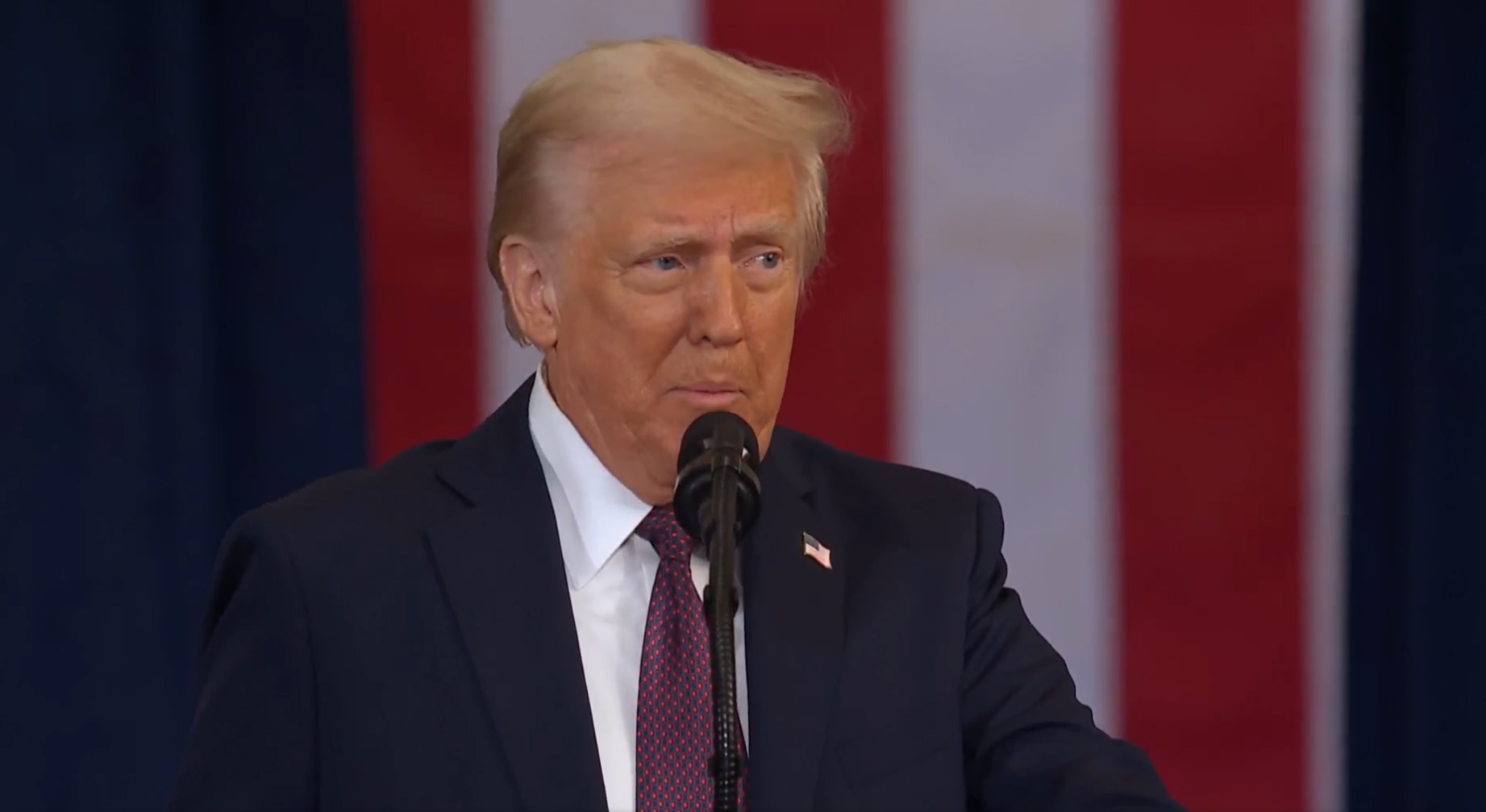 «Война закончилась бы немедленно»: Трамп попросит ОПЕК снизить цены на нефть