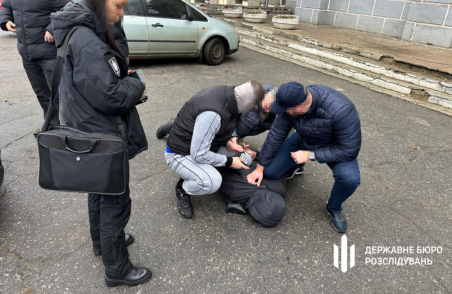 У ТЦК в Харкові викрили схему для ухилянтів – ДБР (фото)