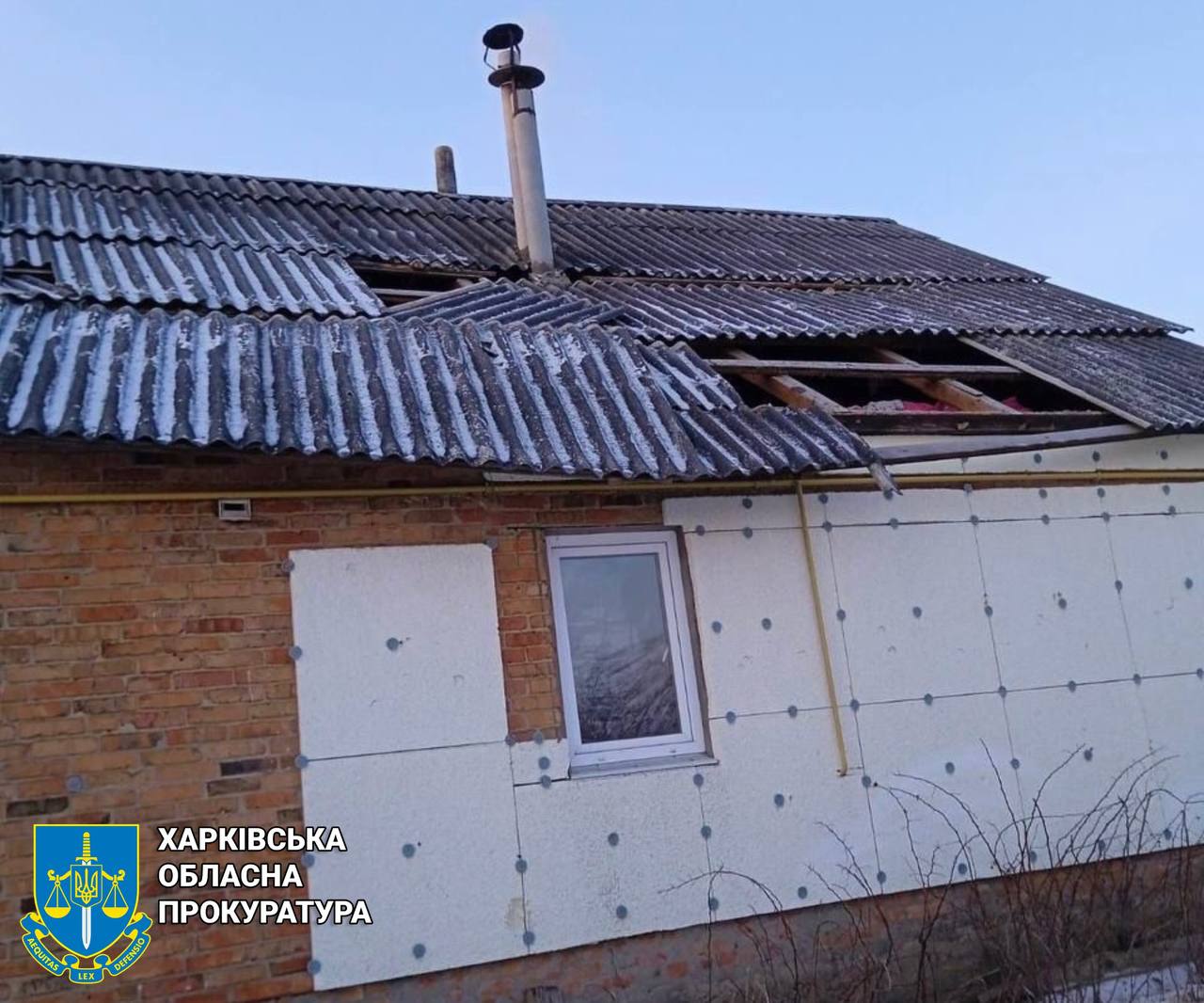 Били утром и вечером: последствия обстрела Дергачевской громады (фото)