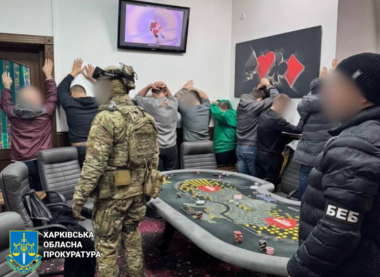 Нелегальний покер-клуб «накрили» у Харкові: вилучено понад 121 тис. грн (фото)