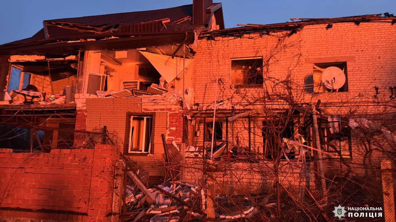 Утренний обстрел Слатино: погиб мужчина, двое раненых, разрушены дома (фото)