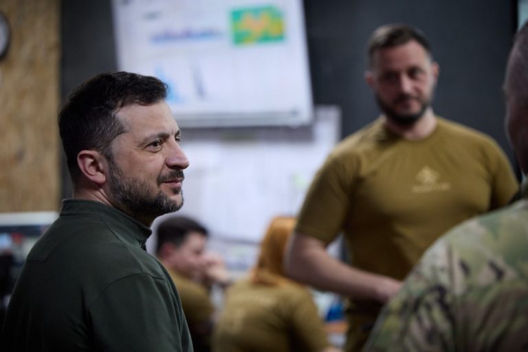 Зеленський відвідав командні пункти ОТУ «Харків» і бригади «Хартія» (відео)