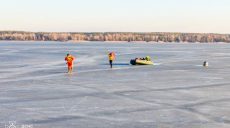 Лед на водоемах сейчас опасен: спасатели обратились к жителям Харьковщины