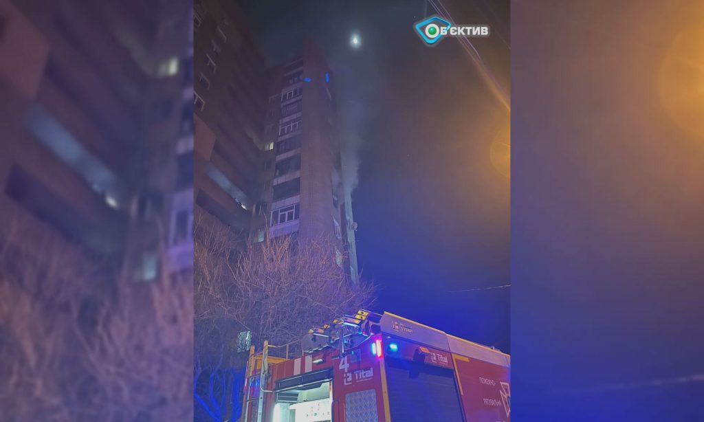 Вогнеборці намагаються врятувати двох людей у Харкові (фото)