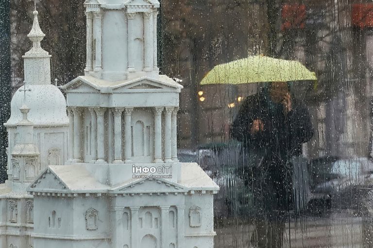 Сильный ветер будет на Харьковщине до конца суток. Жара еще далеко – синоптик