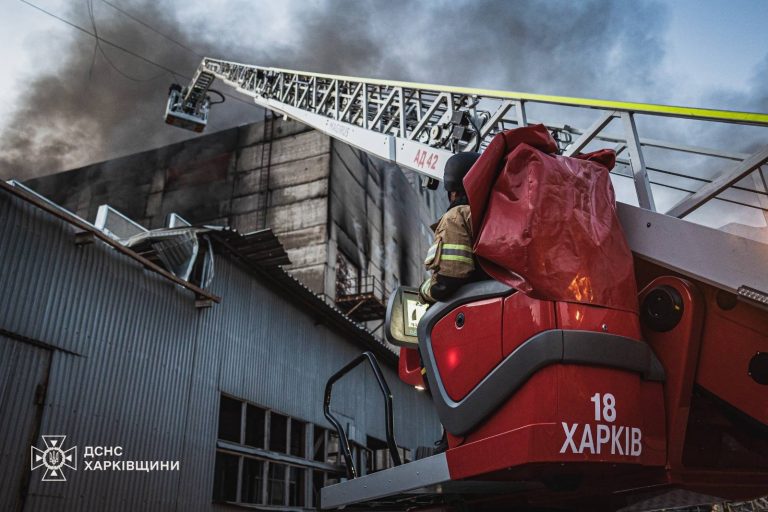 Ночные «прилеты» в Харькове: пожары закончили тушить (фото)