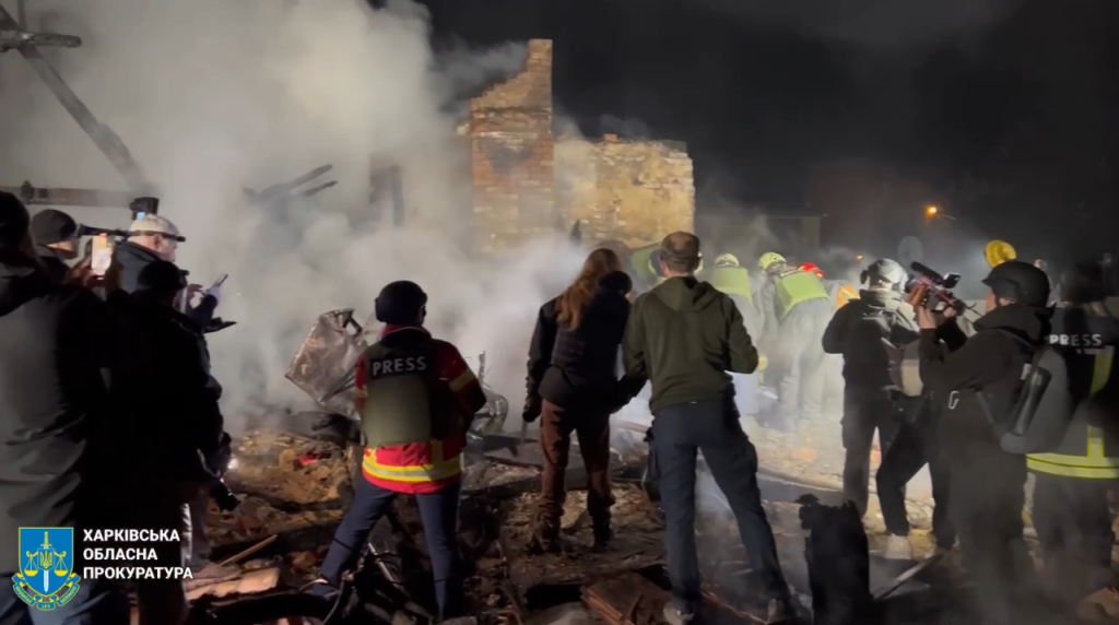 Четвертое тело достали из-под завалов в Харькове — фото и видео разрушений