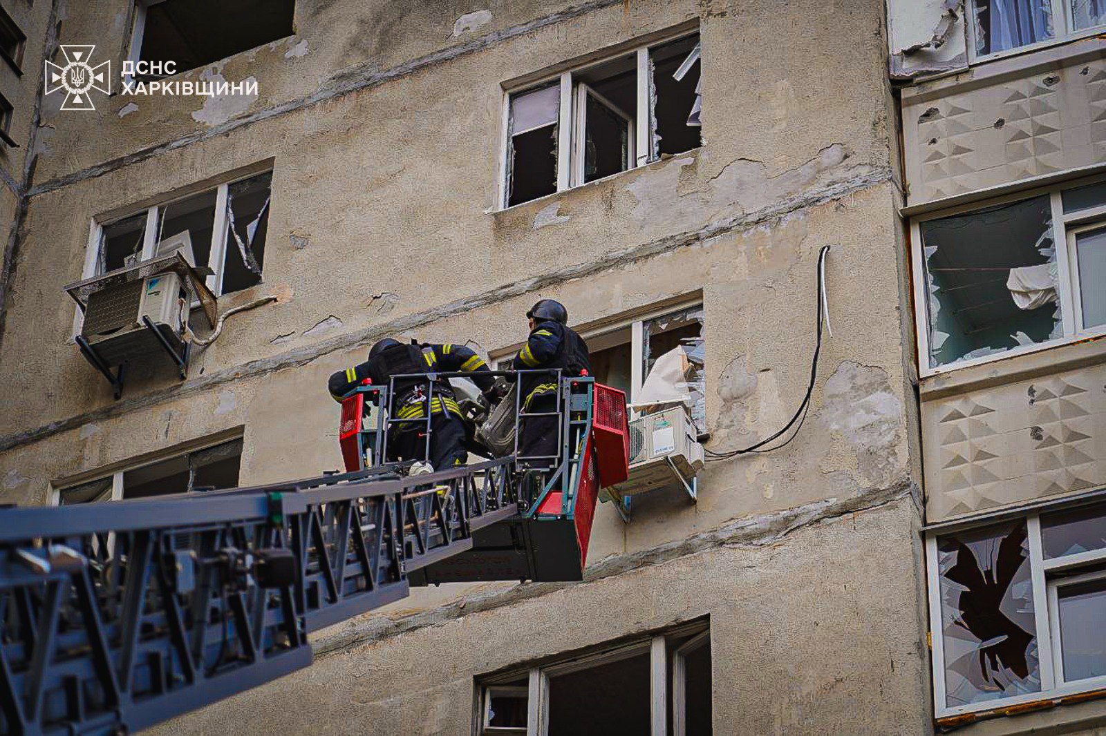 БпЛА «Молния» влетел в 16-этажку в Харькове — последствия (фото, видео)