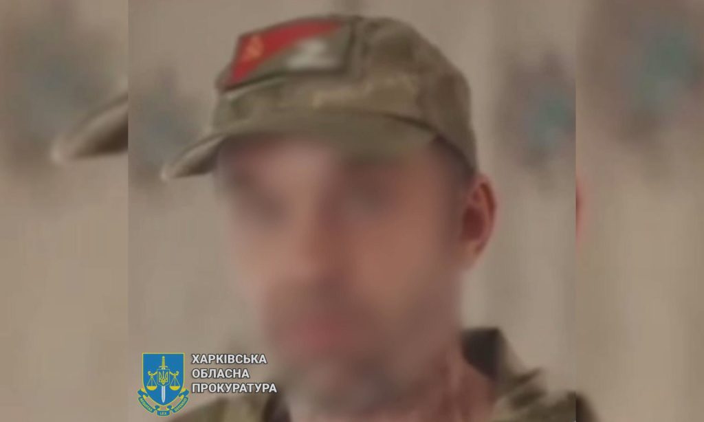 Патрулировал улицы с оружием: жителя Боровой будут заочно судить в Харькове
