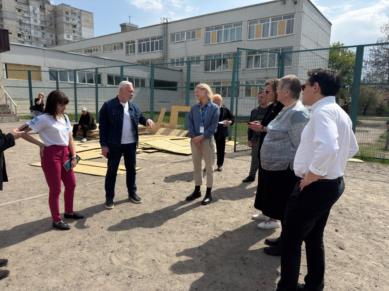 Представники чотирьох країн та ООН побували на місці “прильоту” в Харкові 📷