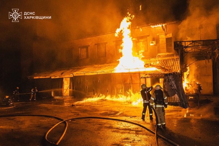 Масштабні пожежі виникли вночі у Харкові через удари російських БпЛА