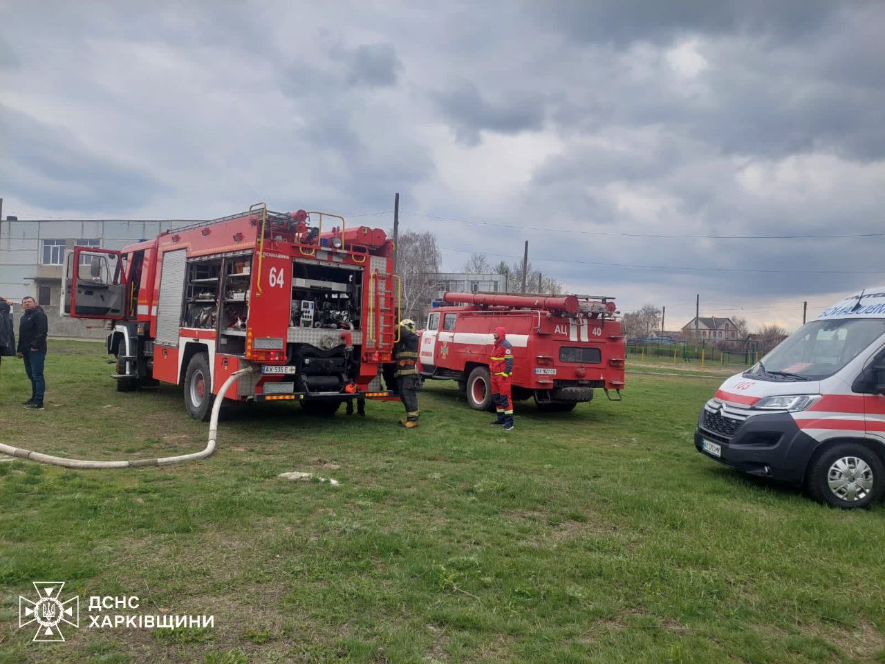 Чоловік постраждав у пожежі в житловому будинку в селищі на Харківщині