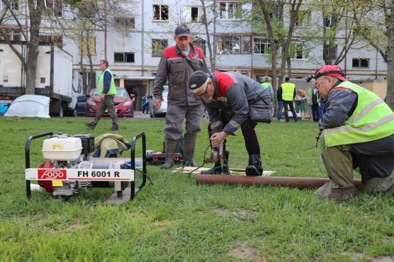 Воду знову подають у пошкоджених будинках в Основ’янському районі Харкова