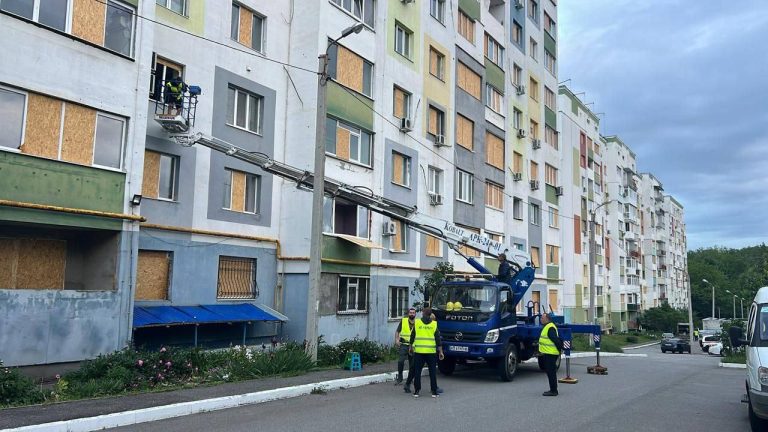 Последствия атаки БпЛА на Харьков коммунальщики уже убрали (фото)