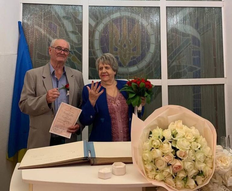 Вместе – 66 лет: харьковские супруги снова сыграли свадьбу (фото)