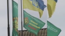 Неизвестные вывесили флаг с надписью «КГБ» в городе на Харьковщине – активисты