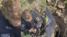 Был в колодце больше суток: как в Харькове спасали собаку (видео)